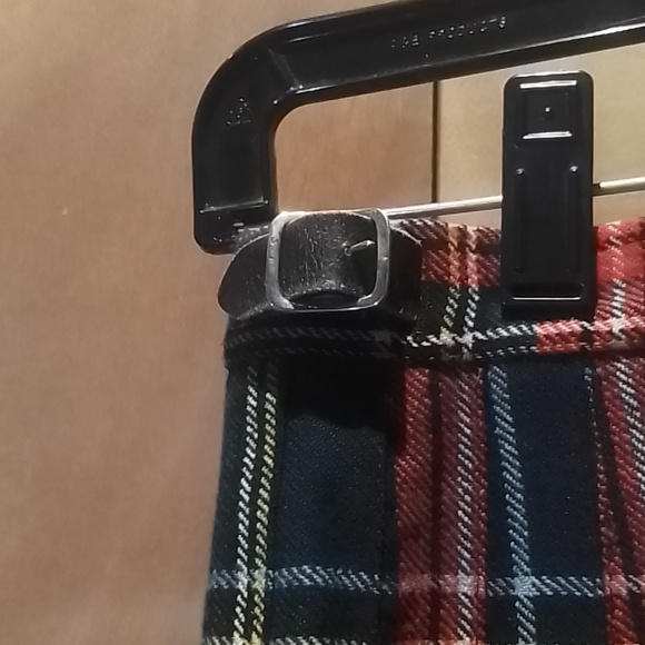 Dean of Scotland women's tartan skirt, size 6, 100%wool. - Picture 2 of 5